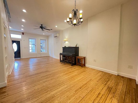 4th image of 563 W 182nd St #A