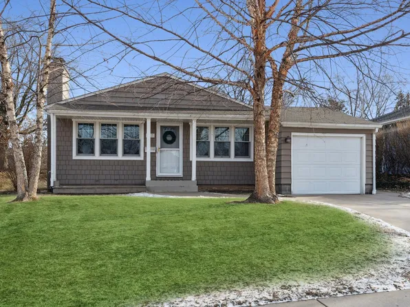 2317 Washington Ln, Davenport, IA 52804