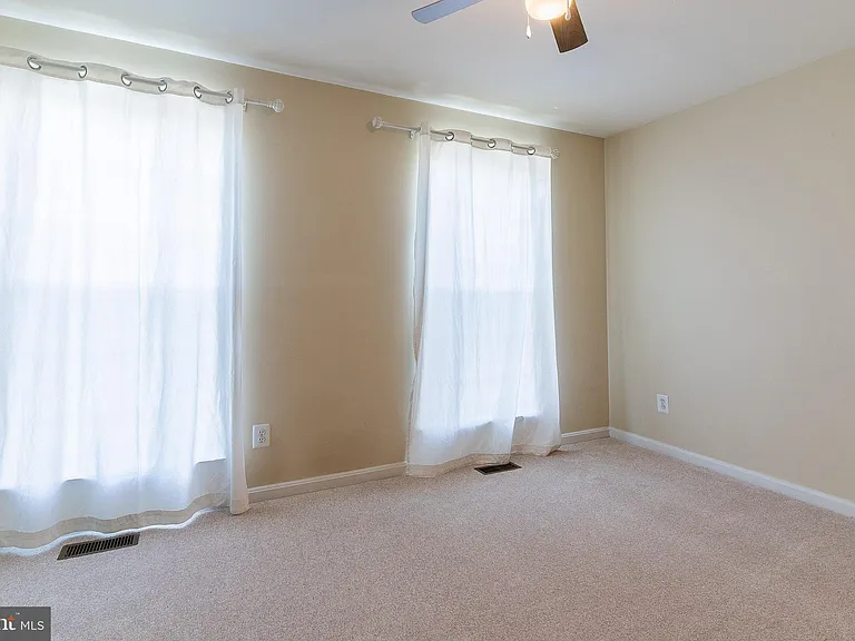 21773 Baldwin Sq — Photo 15