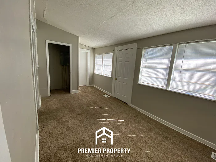 696 N Willett St — Photo 9