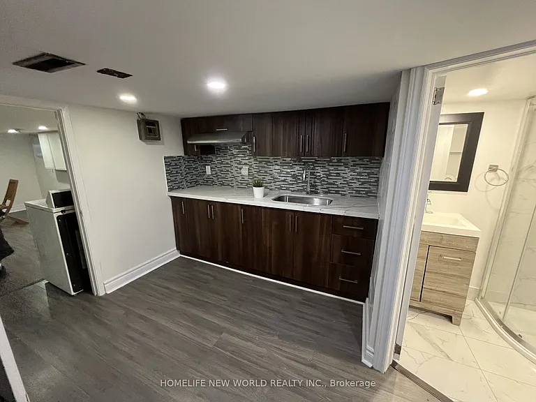 19 Britannia Ave — Photo 11
