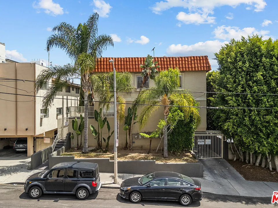 1540 N Fuller Ave #8