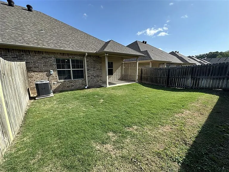 3946 Mobley Cir — Photo 23