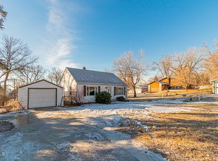 467 8th St NW, Valley City, ND 58072