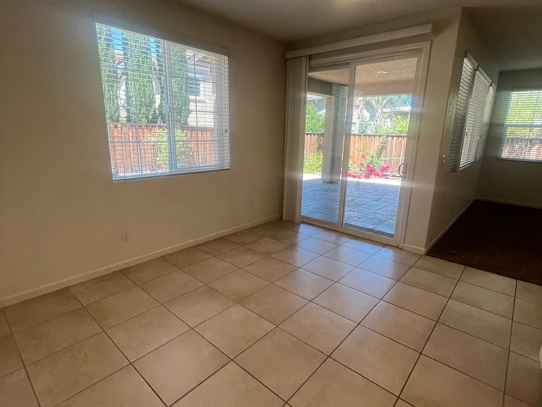 155 W Ladd Dr — Photo 37