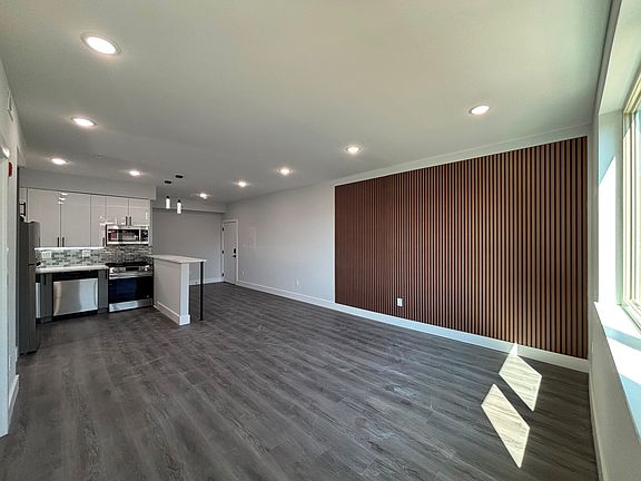 5th image of 1108 W Dauphin St #2B