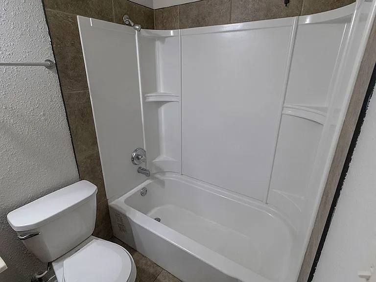 215 N West Blvd — Photo 13