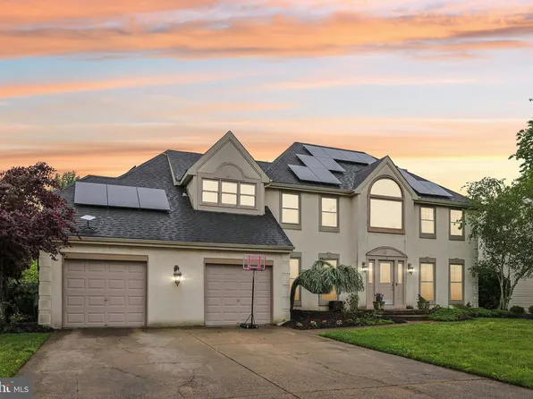 27 Horseshoe Dr, Mount Laurel, NJ 08054