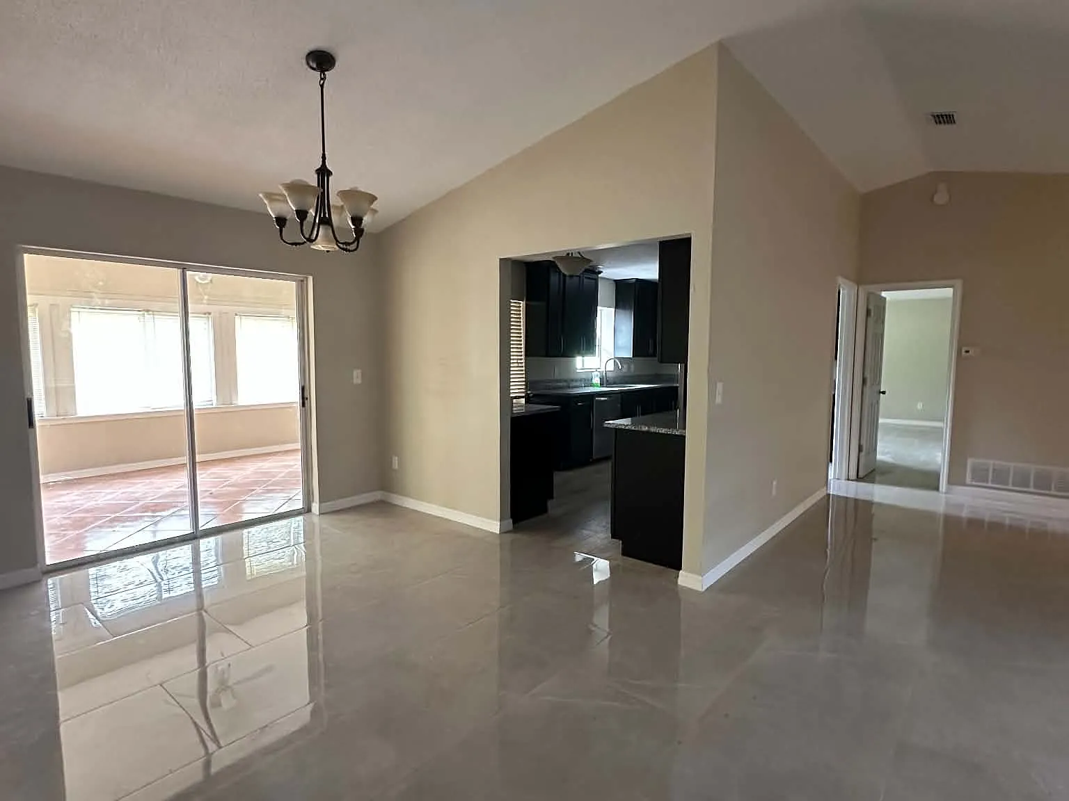 3 bed, 1481 sqft, $2,400 — Photo 3