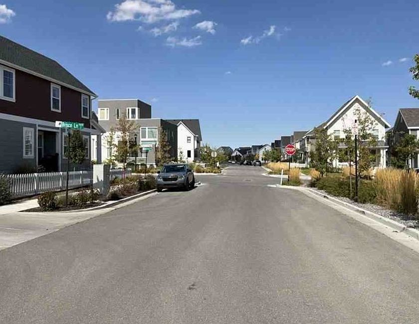 Exterior Neighborhood (street photo)