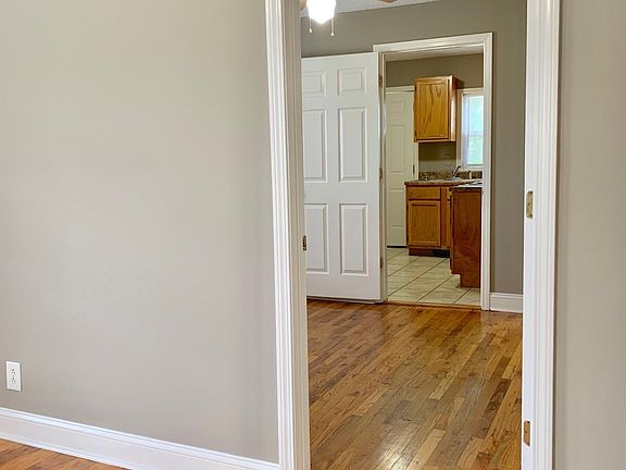 5th image of 308 Gill St APT A