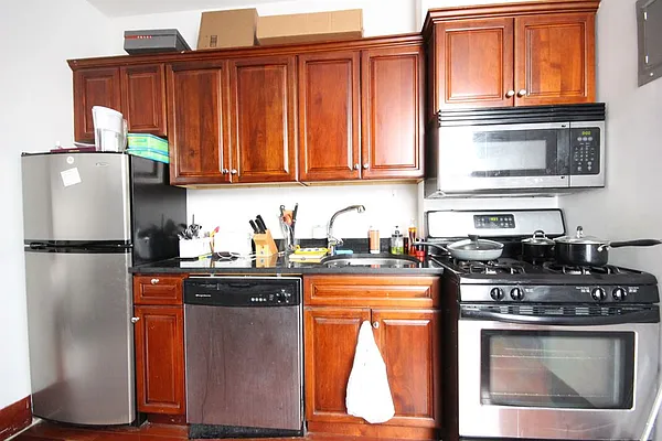 Rented by Dynamik Realty | media 32