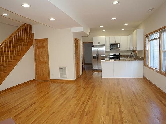 4th image of 2847 N Rockwell St