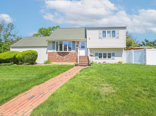 25 Baldwin Avenue, Massapequa, NY 11758