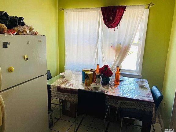 3rd image of 16820 Linden Blvd