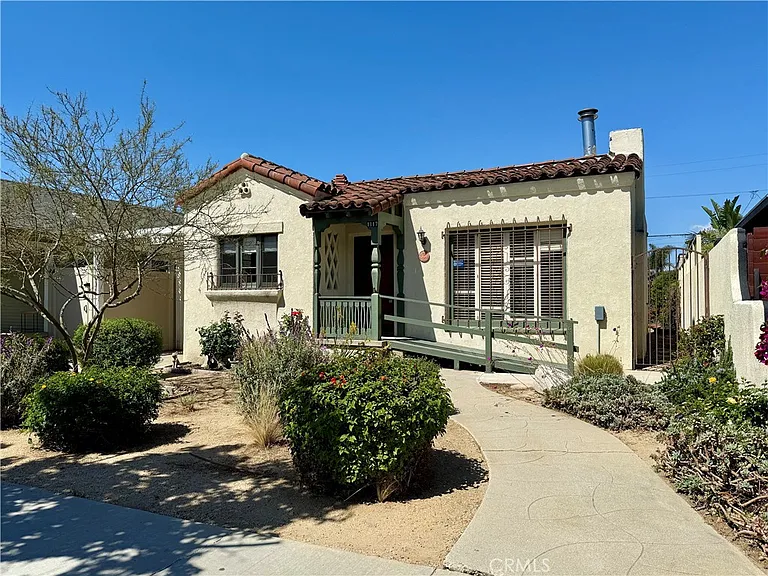1117 Bennett Ave — Photo 2