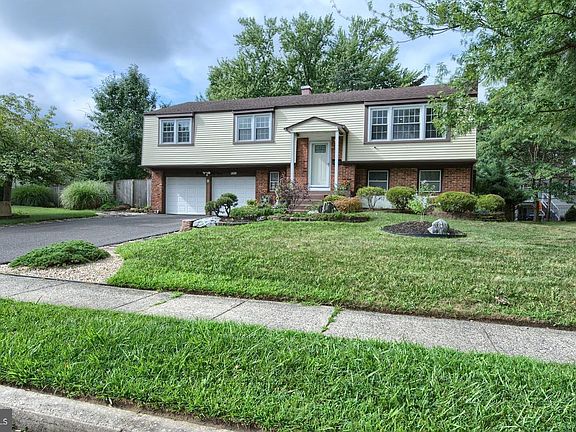 2nd image of 1939 Birchwood Park Dr N