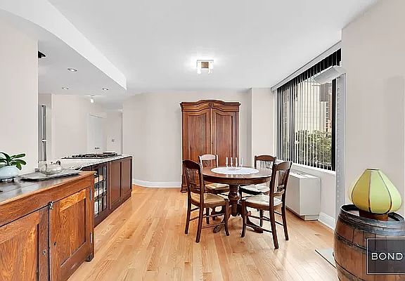 3rd image of 309 E 49th St APT 8D
