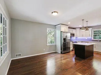 1870 Fairway Cir NE — Photo 10