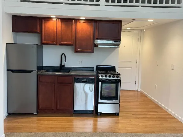 8 Grove St Unit 408, Dover, NH 03820