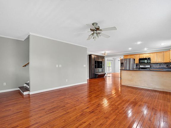 4th image of 254 Sherwood Forest Rd