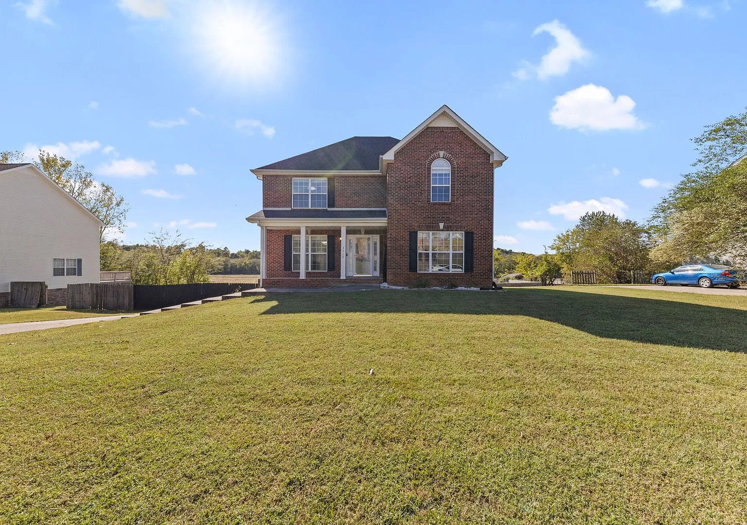 Beautiful Brick Home with Finished Basement & Spacious Living Areas — Photo 2