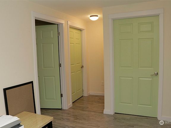 4th image of 2819 CLAREMONT Drive