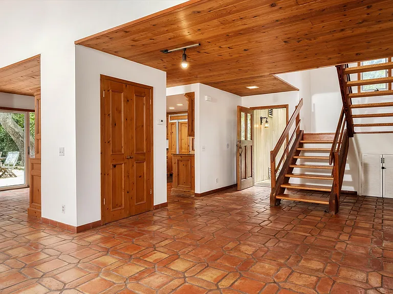 1539 Miramar Ln — Photo 4