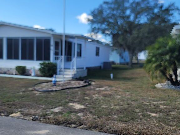 4th image of 500 Honeysuckle Dr