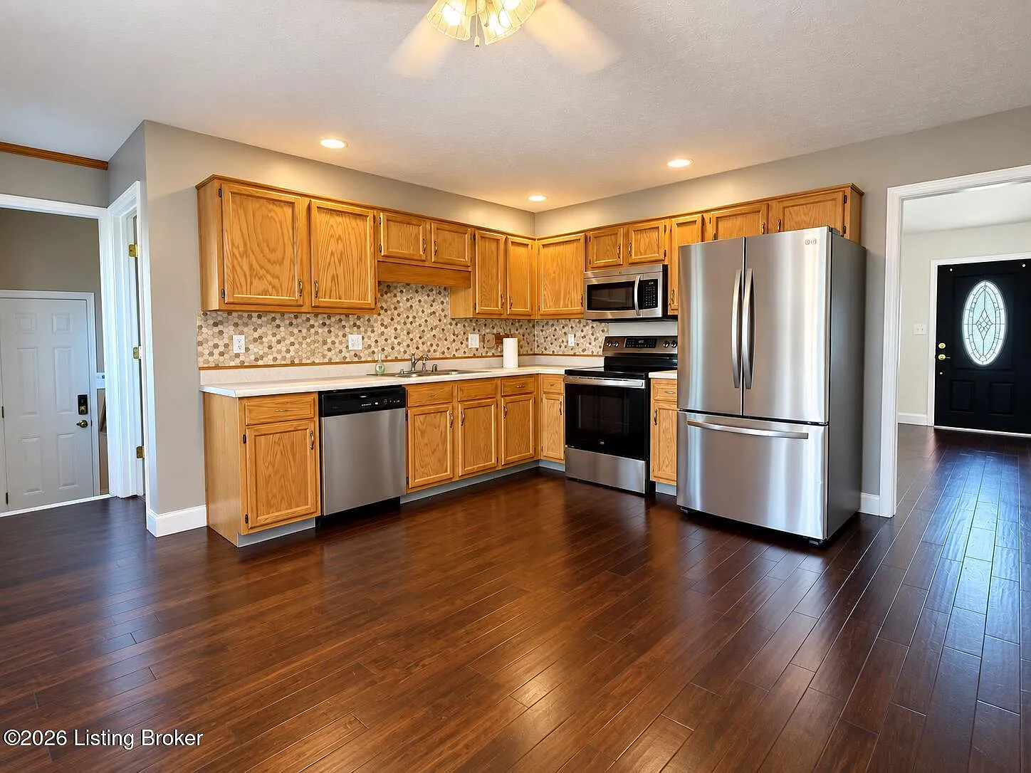 3 bed, 3.0 bath, 2476 sqft, $1,995 — Photo 3