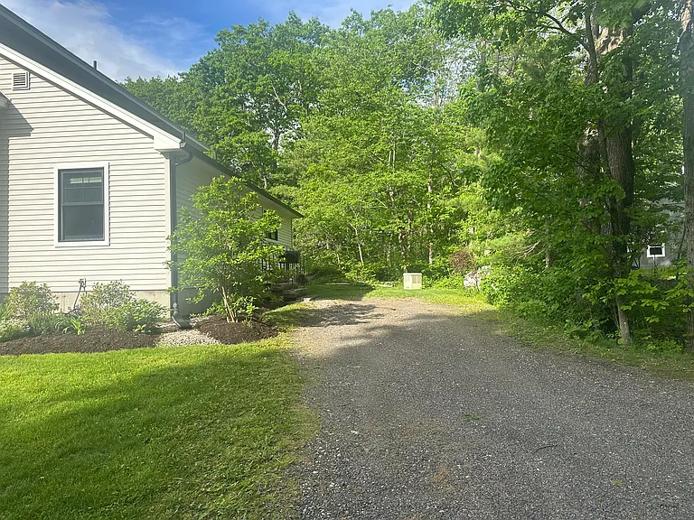 8 Emerald Pond — Photo 4