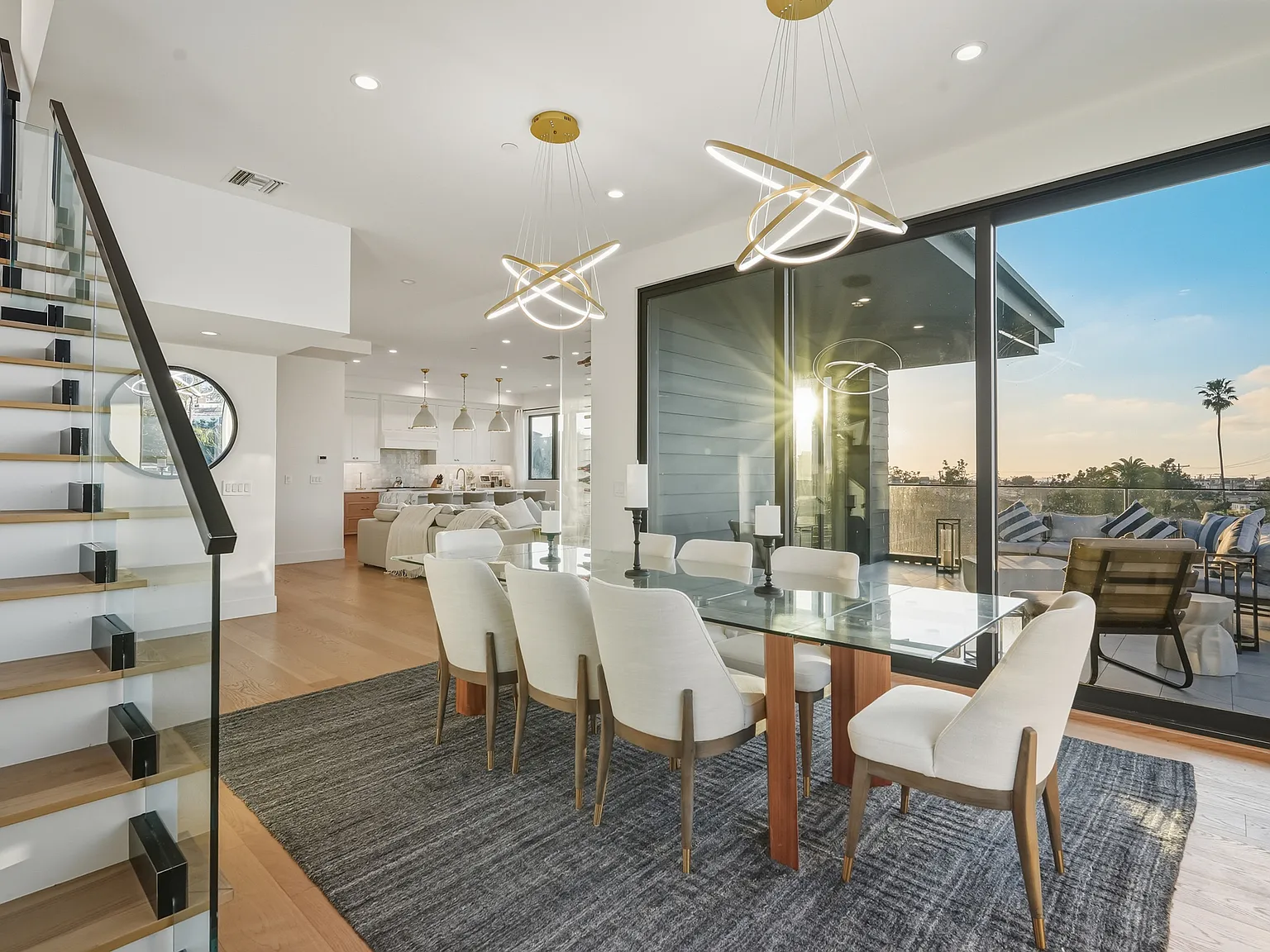 4 bed, 3000 sqft, $20,000 — Photo 1