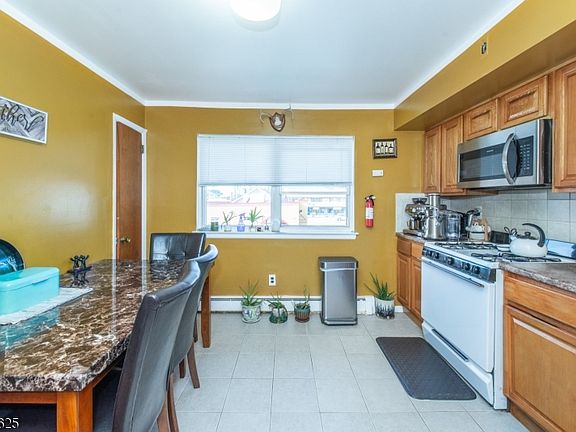5th image of 20 Halsey Ave APT 18