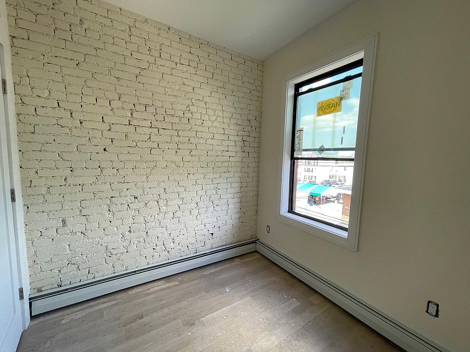 Building Photo 4