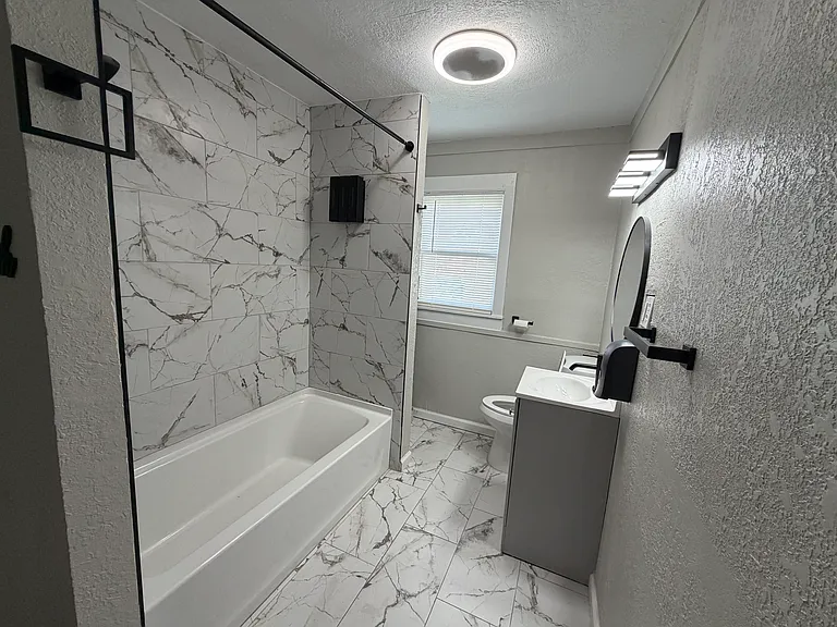 530 N Broadway St — Photo 9