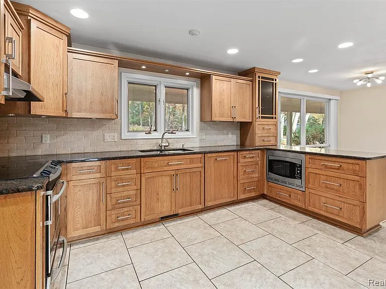 4966 Whispering Pine Ln — Photo 14