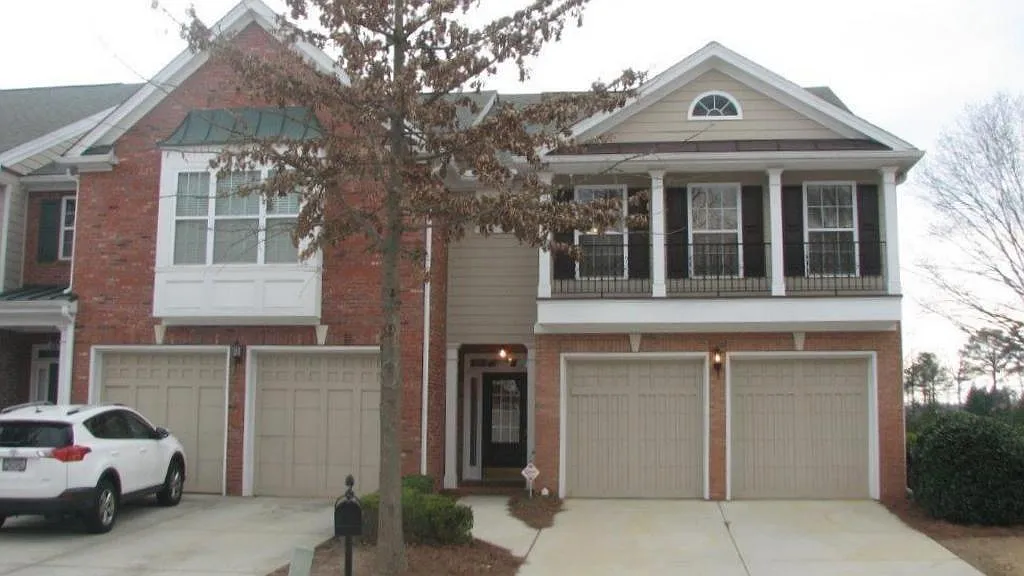 3 bed, 2.5 bath, 1872 sqft, $2,300 — Photo 1