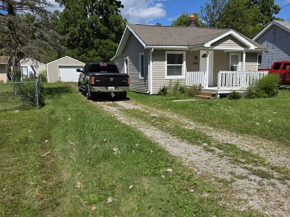 2271 Kenneth St, Burton, MI 48529