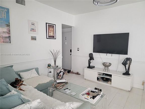 4th image of 610 8th St APT 102
