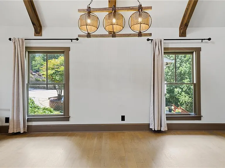 2115 Kemp Dr — Photo 10