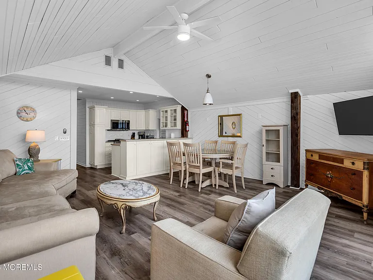 55 Beach Front — Photo 22
