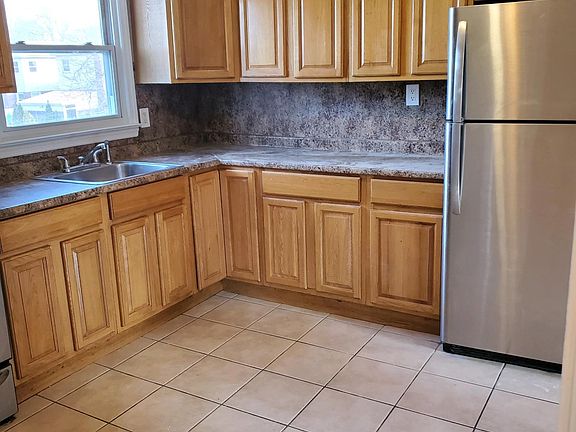 4th image of 222 Giffords Ln