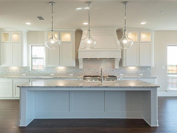 2nd image of 905 Olivia Way