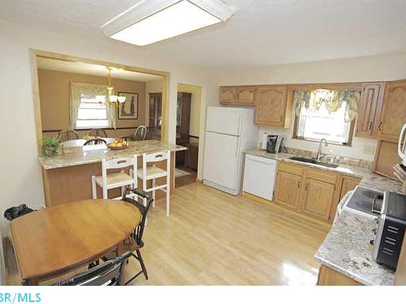 2nd image of 142 Nicole Dr