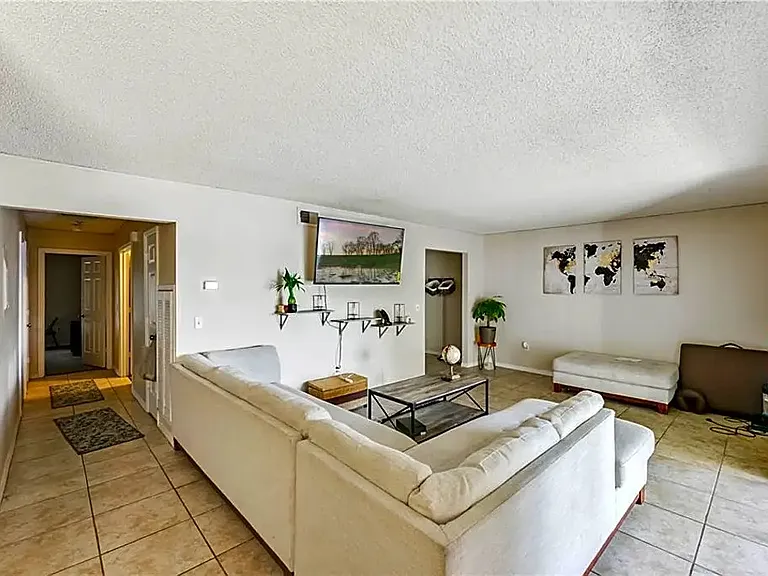 4150 Versailles Dr #D — Photo 6