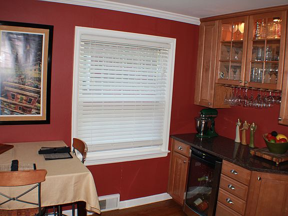 Eat-In Area with Wine Fridge