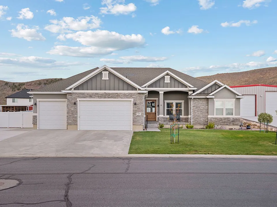 2237 E Horizon Dr #B