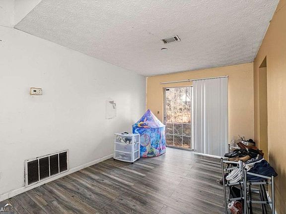 4th image of 6340 Emerald Pointe Cir