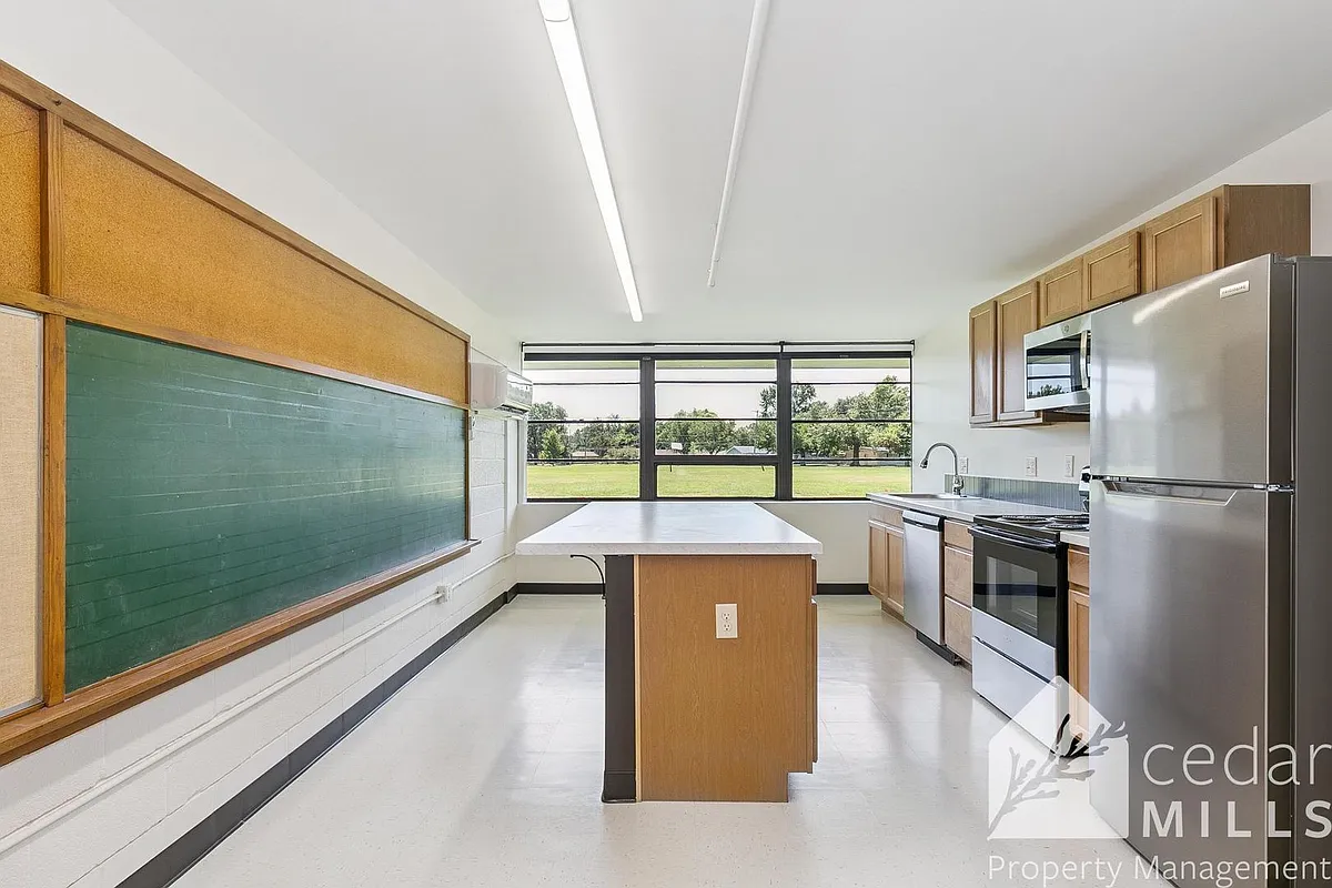 Building Photo - Black Bear Elementary