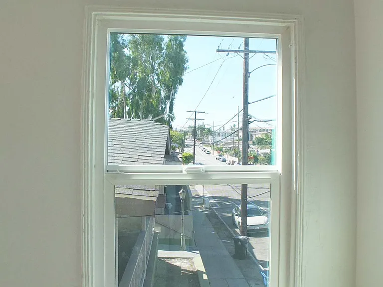 224 S Grand Ave — Photo 10